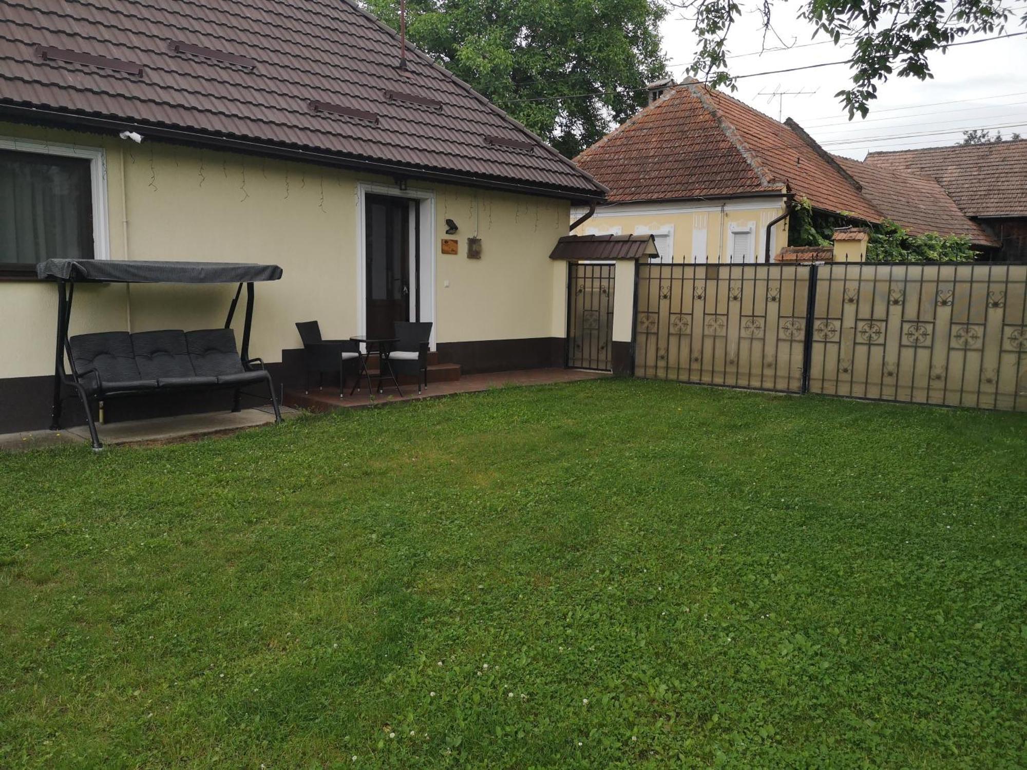 Eva'S Little House - Acasa La Taticul Albinelor Apartman Ósinka Kültér fotó